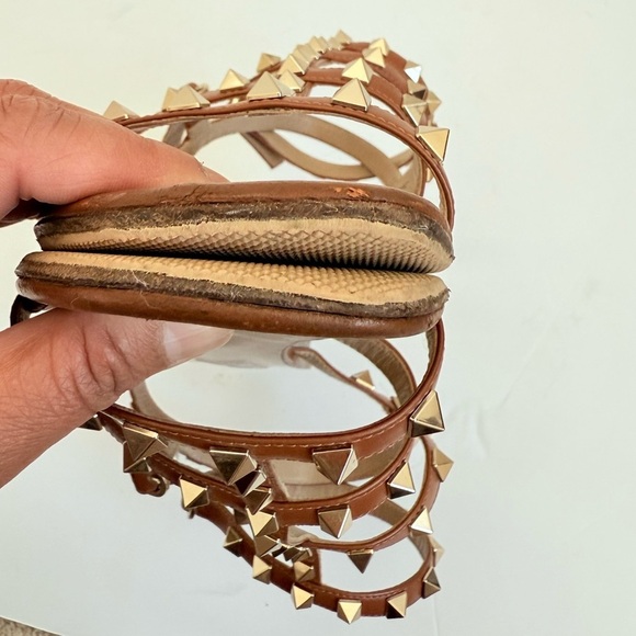 Valentino Garavani Brown leather Gold Rockstud ankle strap flat sandals EU 39.5 - Picture 13 of 13